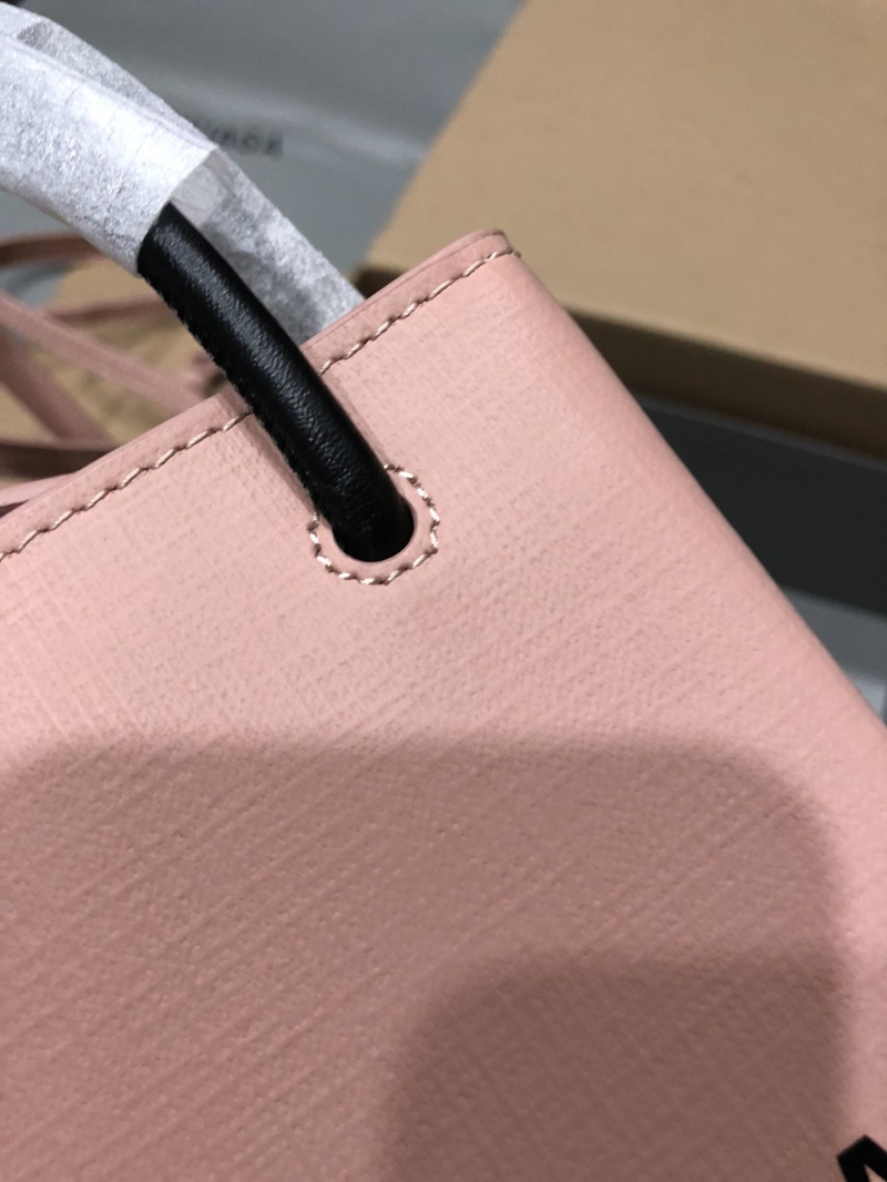 Ba1en*iaga shopping bags